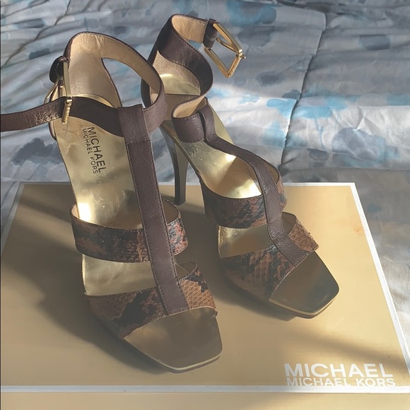 Authentic Michael Kors sandals - Picture 1 of 5